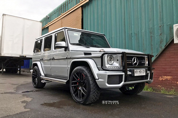 Фото дисков Strasse Wheels SM7T Deep Concave Monoblock Черный глянец на Mercedes-Benz G-Class II