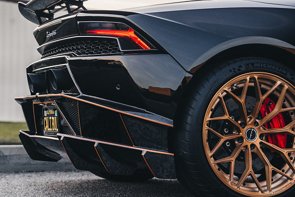 Фото дисков Brixton Forged CM6-R Глянцевая бронза на Lamborghini Huracan