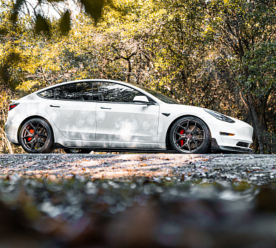 Фото дисков Vossen HF-5 на Tesla Model 3