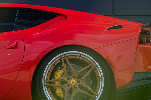 Фото дисков Brixton Forged VL2 Глянцевое темное золото на Ferrari 812