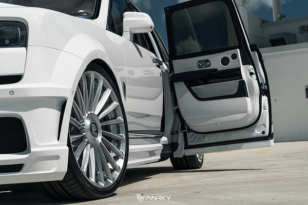 Фото дисков Anrky RF-282 Глянцевый лак на Rolls-Royce Cullinan