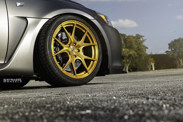 Фото дисков Strasse Wheels SM5R Deep Concave Monoblock Сатиновое золото на Lexus IS II