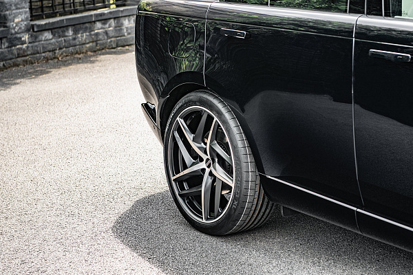 Фото дисков Kahn Type 52 RS Черный сатин на Land Rover Range Rover V