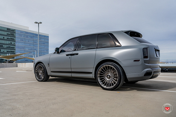 Фото дисков Vossen S17-13 Глянцевый темный лак на Rolls-Royce Cullinan