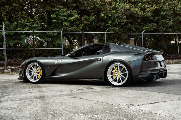 Фото дисков Anrky AN28 Глянцевый лак на Ferrari 812