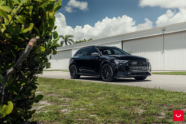 Фото дисков Vossen HF-7 Черный глянец на Audi E-tron