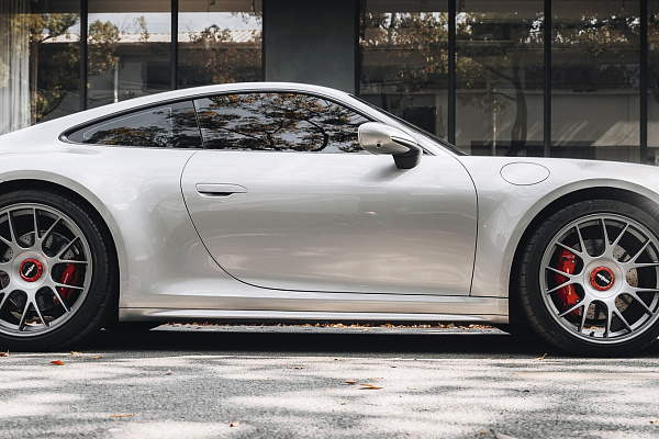 Фото дисков Rotiform TUF-R Сатиновый графит на Porsche 911 VIII