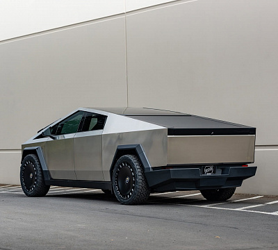 Фото дисков Brixton Forged LX15 на Tesla Cybertruck