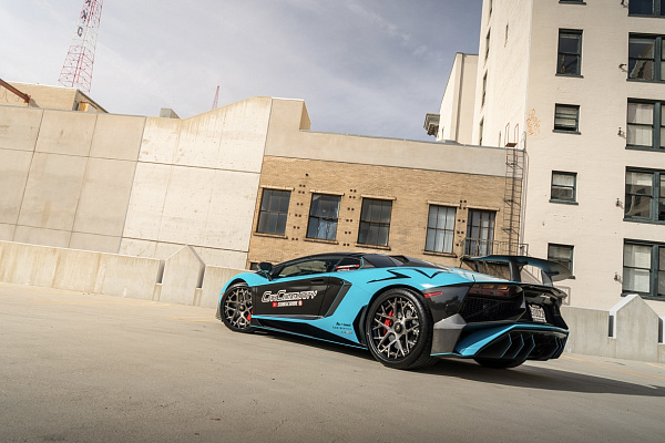 Фото дисков Savini SV84 Глянцевый темный лак на Lamborghini Aventador