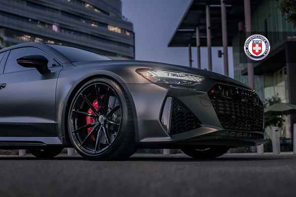 Фото дисков HRE P104SC Черный глянец на Audi A/RS 7 (4K)
