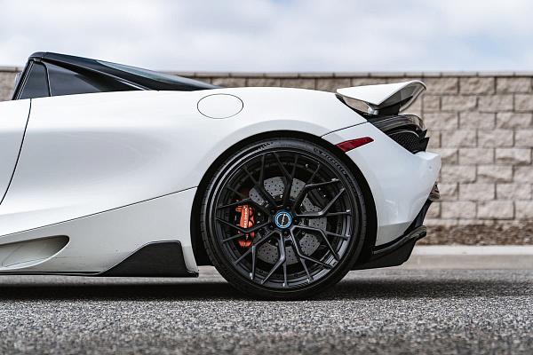Фото дисков Brixton Forged PF10 Черный сатин на McLaren 720S