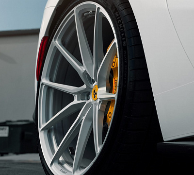 Фото дисков Anrky AN12 на Ferrari 812