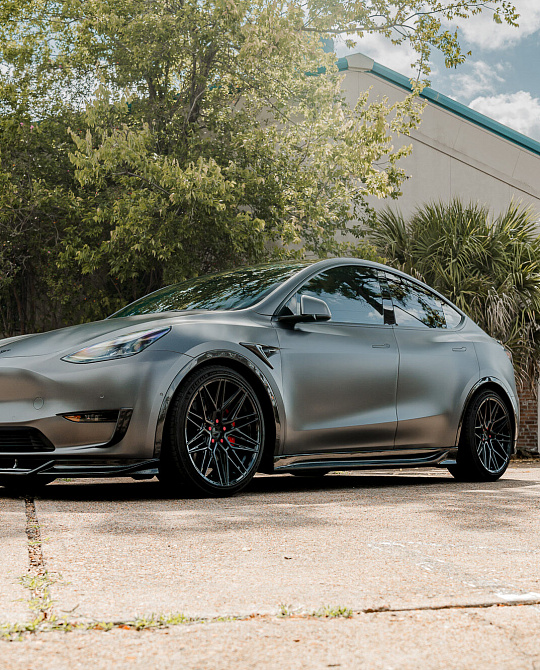Фото дисков HF-7 Черный глянец на Tesla Model Y