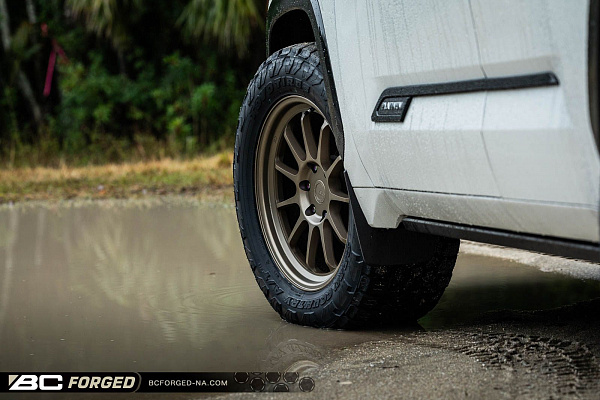 Фото дисков BC Forged TD01 Сатиновая бронза на Toyota Sequoia III