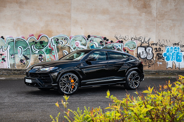 Фото дисков Kahn Type 53 Алмазная проточка на Lamborghini Urus