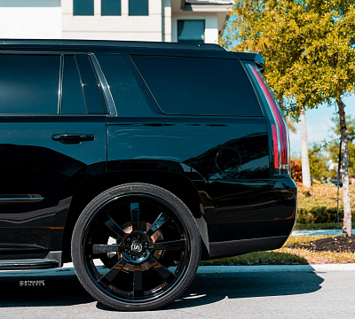 Фото дисков Strasse Wheels T8 Signature на Cadillac Escalade III