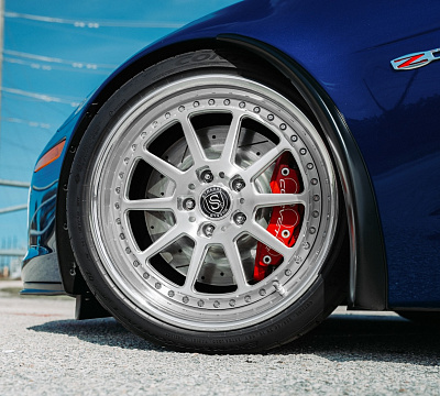Фото дисков Strasse Wheels R10 Track на Chevrolet Corvette C6