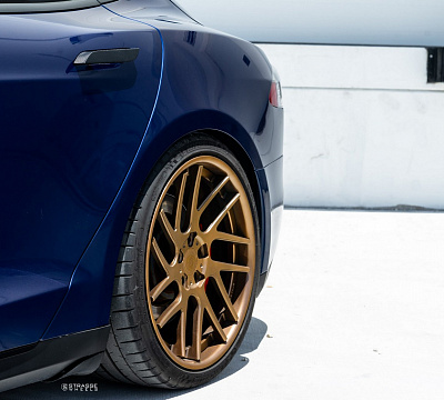 Фото дисков Strasse Wheels SM7T Deep Concave на Tesla Model S