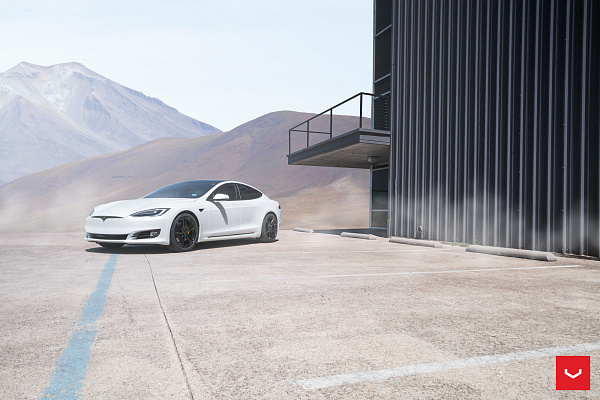Фото дисков Vossen HF-1 Черный глянец на Tesla Model S