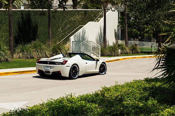 Фото дисков HRE S104SC Черный глянец на Ferrari 458
