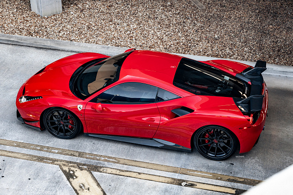 Фото дисков Strasse Wheels SV5 Deep Concave FS Другой цвет на Ferrari 488