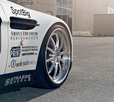 Фото дисков Strasse Wheels R10 Performance на Aston Martin Vantage 2