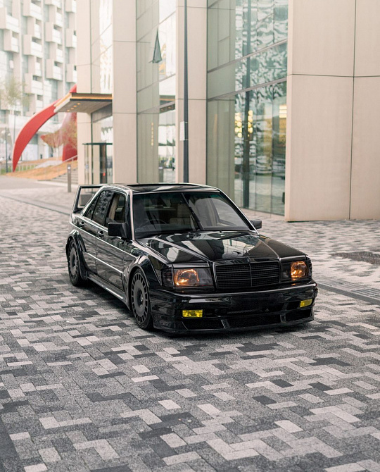 Фото дисков B12 Черный сатин на Mercedes-Benz E-Class (W124)