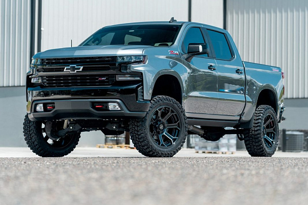 Фото дисков 4PLAY 4P70 Черный глянец на Chevrolet Silverado IV
