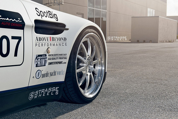 Фото дисков Strasse Wheels R10 Performance Глянцевый лак на Aston Martin Vantage 2