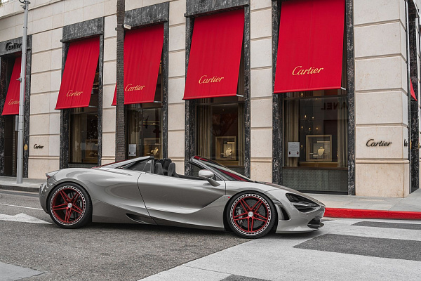 Фото дисков CEC C25 Красный глянец на McLaren 720S