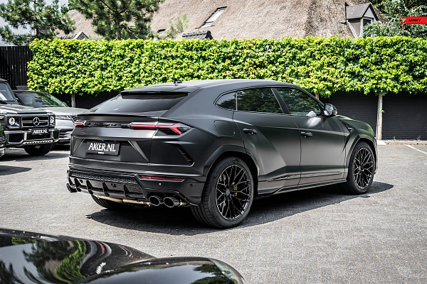 Фото дисков Anrky AN10 Черный глянец на Lamborghini Urus