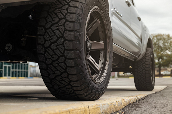 Фото дисков 4PLAY 4P63 Сатиновая темная бронза на Toyota Tacoma III