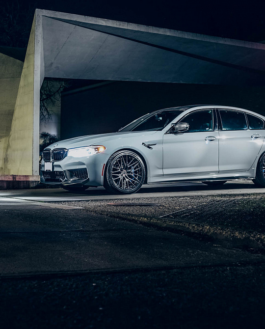 Фото дисков VL4 Сатиновый темный лак на BMW 5/M5 (G30/F90)