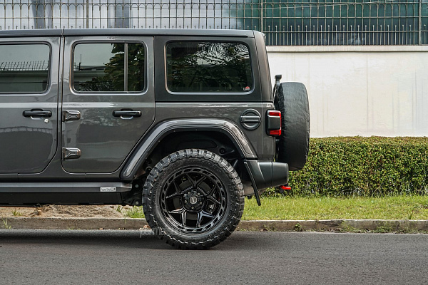 Фото дисков 4PLAY 4P55 Черный глянец на Jeep Wrangler IV (JL)