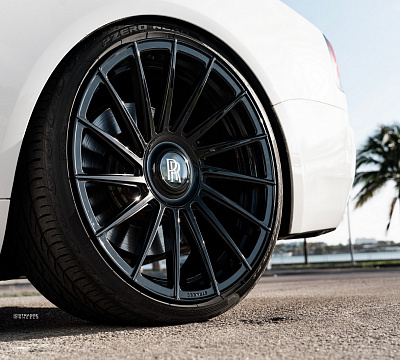 Фото дисков Strasse Wheels SV15T Deep Concave Duoblock RR на Rolls-Royce Ghost I