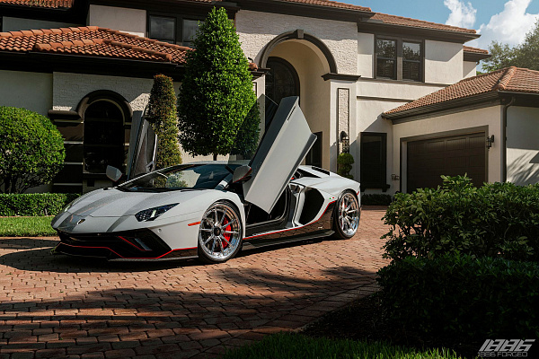 Фото дисков 1886 Wheels G010 Полированный лак на Lamborghini Aventador