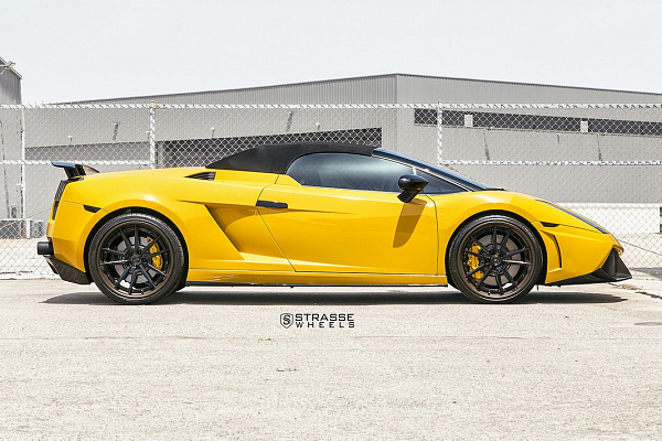 Фото дисков Strasse Wheels SV1 Deep Concave FS Черный глянец на Lamborghini Gallardo