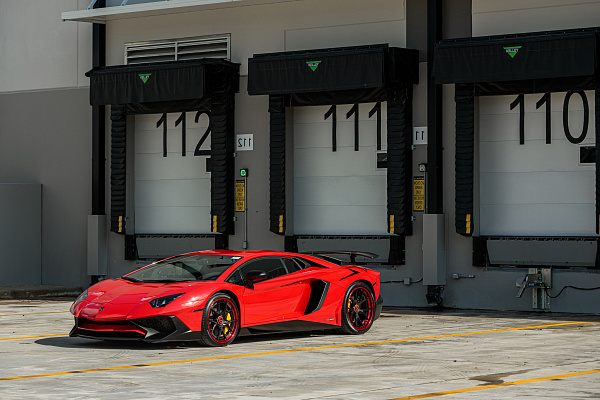 Фото дисков Strasse Wheels SM5R Deep Concave FS Другой цвет на Lamborghini Aventador