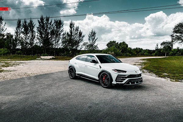 Фото дисков Anrky AN32 Черный сатин на Lamborghini Urus