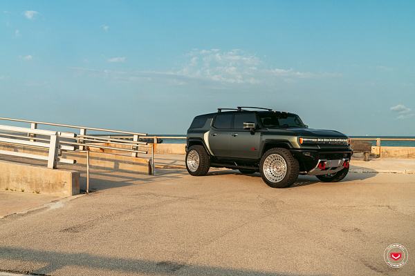 Фото дисков Vossen LCX-04 Глянцевый лак на GMC Hummer EV