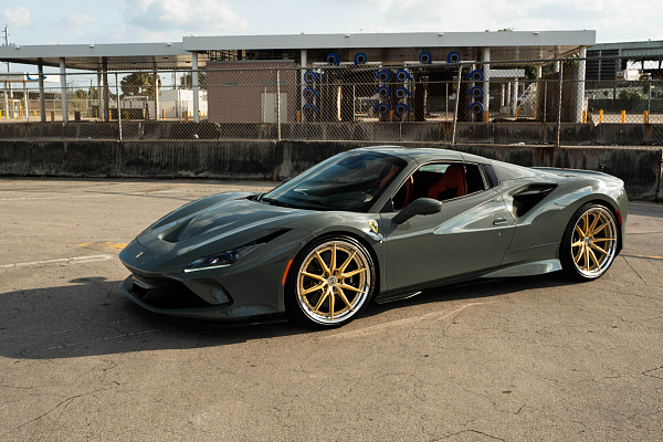 Фото дисков HRE S104SC Сатиновое золото на Ferrari F8
