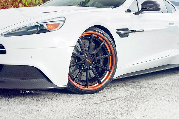 Фото дисков Strasse Wheels R10 Deep Concave FS Черный глянец на Aston Martin Vanquish 2