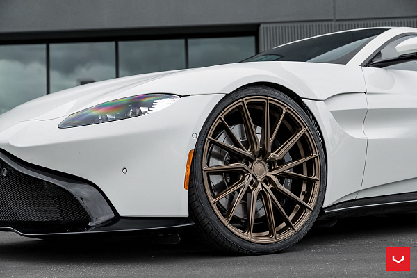 Фото дисков Vossen HF-4T Сатиновая бронза на Aston Martin Vantage 4