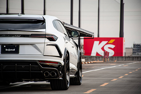 Фото дисков HRE L105M Черный глянец на Lamborghini Urus