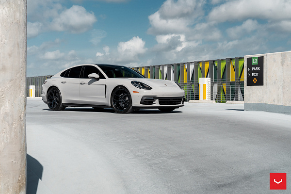 Фото дисков Vossen HF-5 Черный глянец на Porsche Panamera II