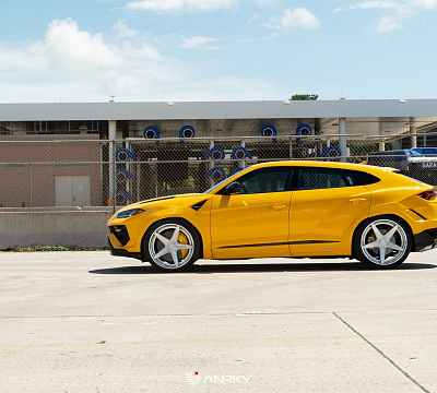 Фото дисков Anrky RS5.3 на Lamborghini Urus