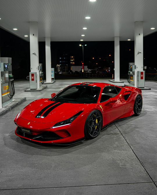 Фото дисков R804.C Черный глянец на Ferrari F8