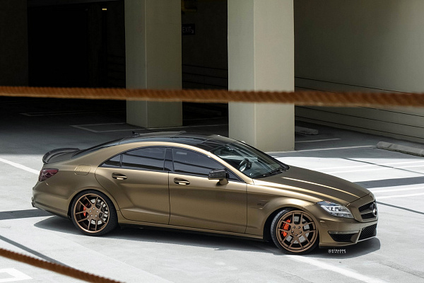 Фото дисков Strasse Wheels SM5 Deep Concave Сатиновая темная бронза на Mercedes-Benz CLS (C218)