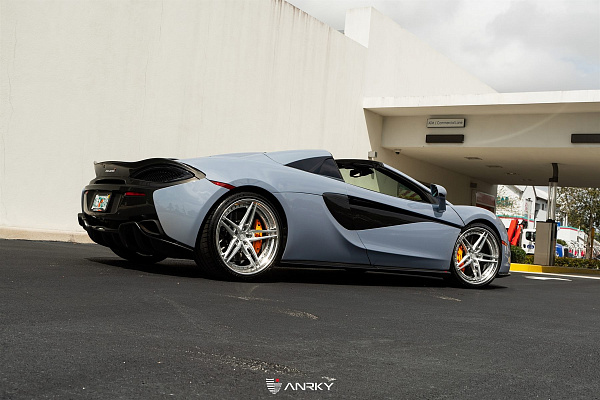 Фото дисков Anrky AN37 Глянцевый лак на McLaren 570S