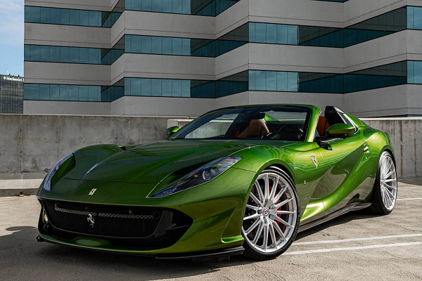 Фото дисков HRE P103SC Глянцевый лак на Ferrari 812